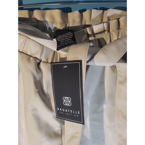 Bagatelle Womens Beige Faux Leather Pants Belted Waist Size XS New With Tags - Picture 2 of 6